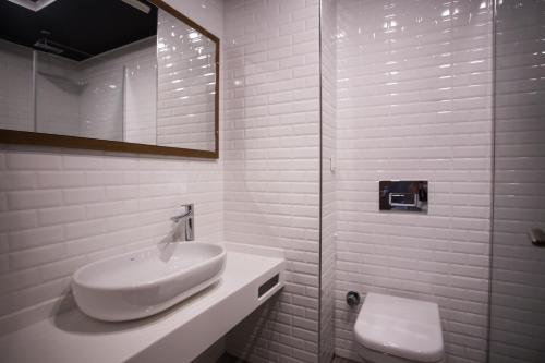 Aripsas Hotel Set in a prime location of Giresun, Aripsas Hotel puts everything the city has to offer just outside your doorstep. The property offers a wide range of amenities and perks to ensure you have a great t