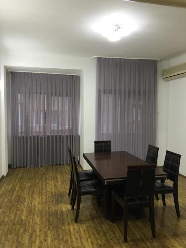 

Ultra Central Deluxe Apartment