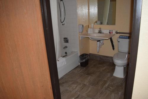 Super 8 by Wyndham Saginaw - image 6