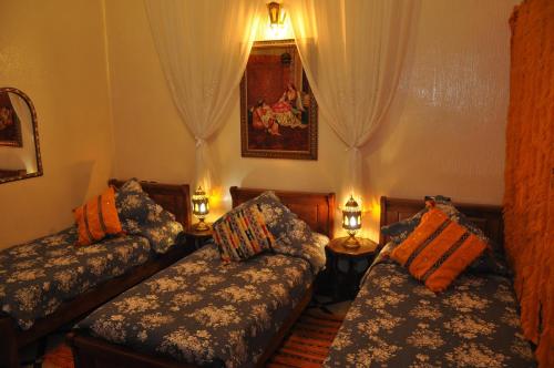 3 twin beds