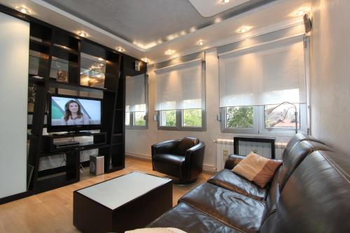 Business & Travel Apartments - image 2