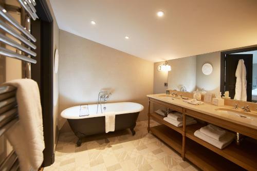 room detail thumbnail 1