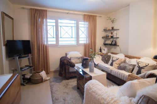 Chezmoihomes Miramar Ski 8 sleeps - image 8