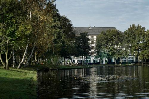 M Hotel - image 2
