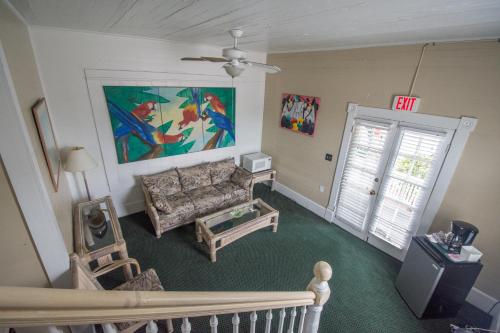 Duval House Bed and Breakfast - image 2