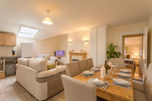 City Center - 3 Minutes Walk to the Town Square