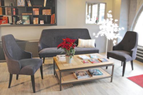 Pub/Lounge, Hotel Thonon Centre Le Comte Rouge in Thonon-les-Bains