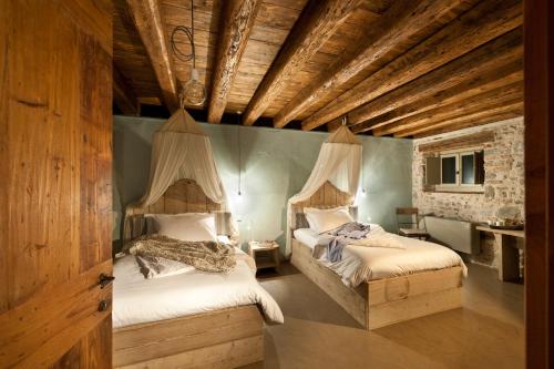 2 double beds