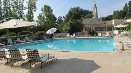 Swimming pool, Hotel Acostel in Meaux