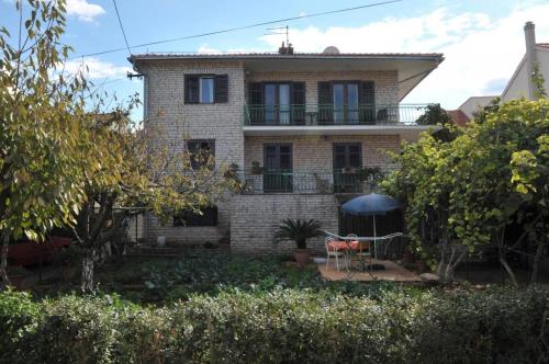 Apartments with a parking space Supetar Brac - 14426 