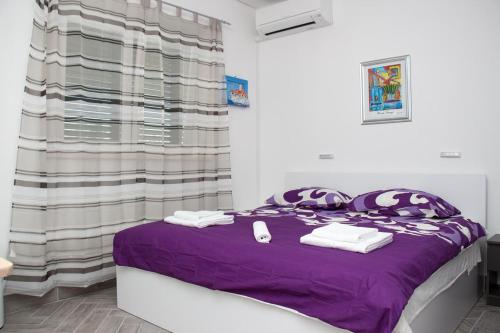 Apartments by the sea Krilo Jesenice, Omis - 14459, Jesenice (foto 7)