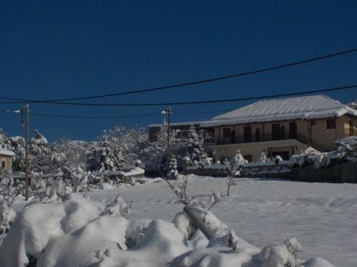  Enoikiazomena Petropoulos, Áno Lousoí bei Kalavryta