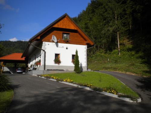 One-Bedroom Apartment (4 Adults)