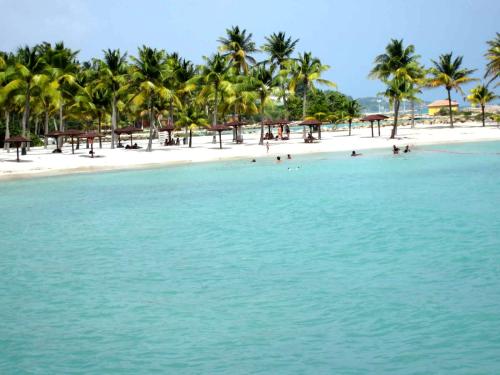 Exterior view, Superbe Villa Moderne de 320m2 in Gosier