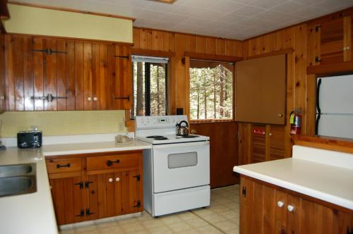 9S Pine Cabin - image 6