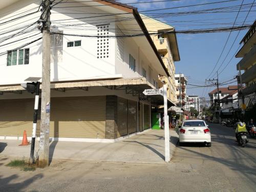 

Baan Jino