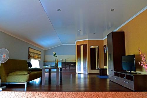 Akiyat Hotel - image 2