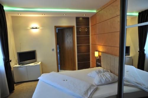 Hotel Bergischer Hof photo