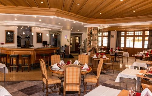 Restoran, De France by Thermalhotels in Leukerbad
