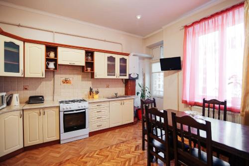 Centreville Apartments - image 7