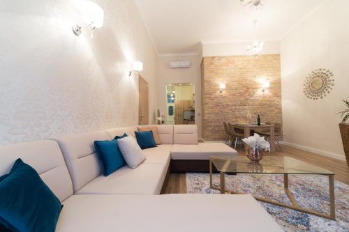 

Astoria Residence