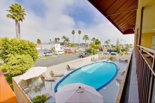 Swimming pool, Ramada by Wyndham San Diego Airport in Roseville-Fleet Ridge