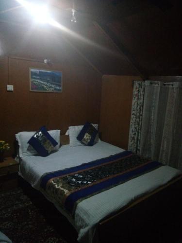 New Bombay Heritage Group Of Houseboats – Srinagar, PA