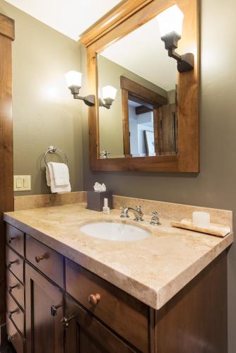 Silver Star #1205 - 3 Bed Condo - image 4