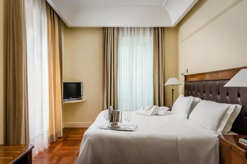 Eurostars Centrale Palace Hotel - image 2