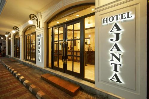 Entrance, Ajanta Hotel in Pahar Ganj