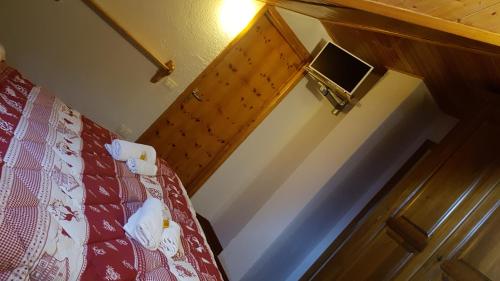 1 double bed, 2 twin beds