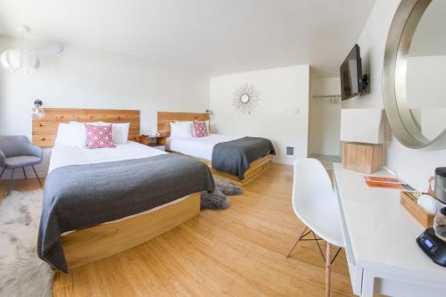 2 queen beds