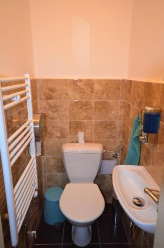 Travel&Joy backpackers - image 5