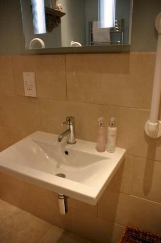 Twin room, accessible