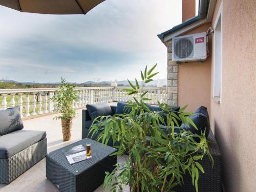 Villa Laura with pool, Budak, Zadar county in Budak