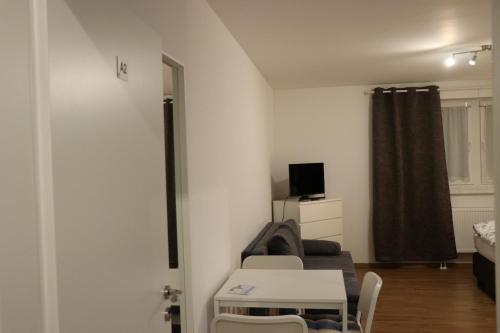 1 queen bed, 2 twin beds