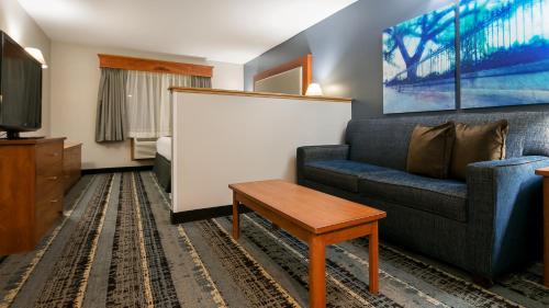 Best Western Newberg Inn - image 7