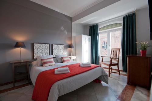 Three-Bedroom Apartment (8 Adults) image 5