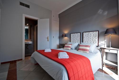 Three-Bedroom Apartment (8 Adults) image 10