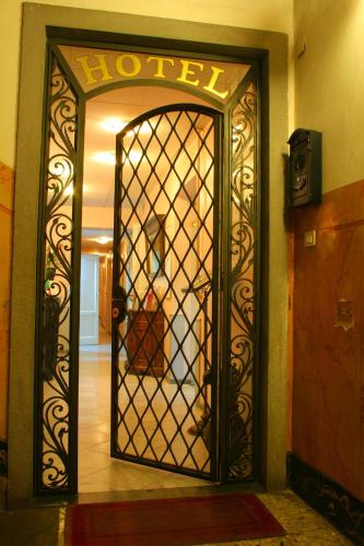 Hotel Fedora – Florence, IA