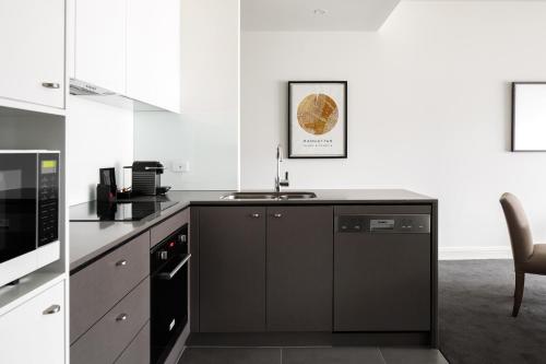 One-Bedroom Deluxe Apartment