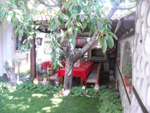 Boyadjiyski Guest House - image 5