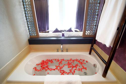 room detail thumbnail 2