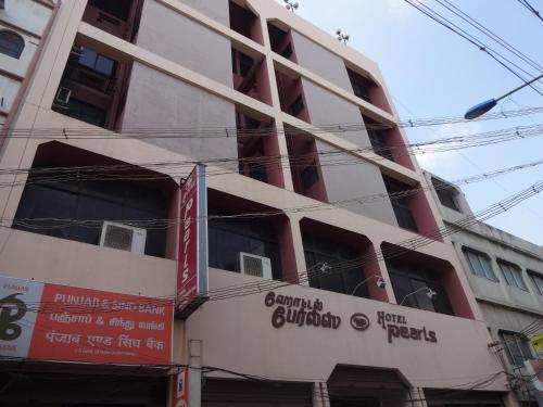 Hotel Pearls, Maduraj