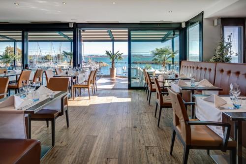 Restaurant, Hotel Beaulac in Neuchatel