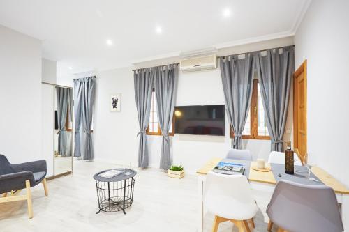  LEEWAYS APARTMENT in ROSARIO in Madrid