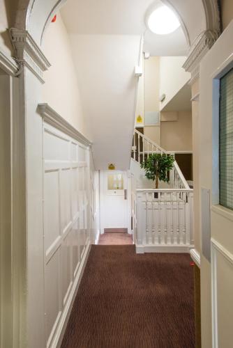 Marble Arch Inn - image 3