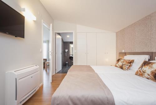 One Bedroom Apartment