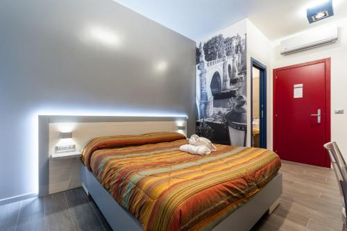 Il Rosso e il Blu Il Rosso e il Blu is conveniently located in the popular Vatican area. Featuring a satisfying list of amenities, guests will find their stay at the property a comfortable one. Service-minded staff wil