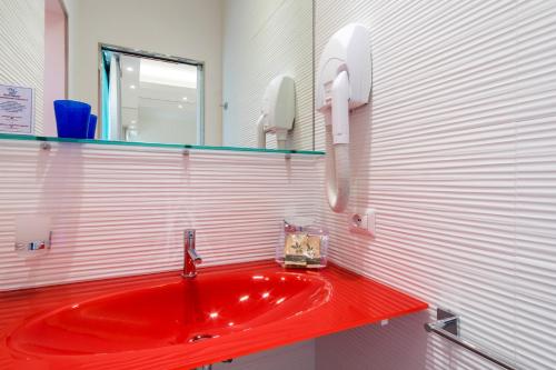 Deluxe Double Room with Side Sea View image 4